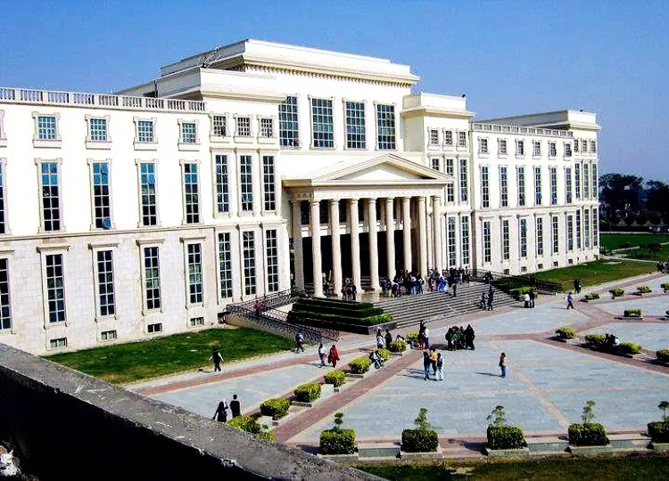 amity-university_001.jpg