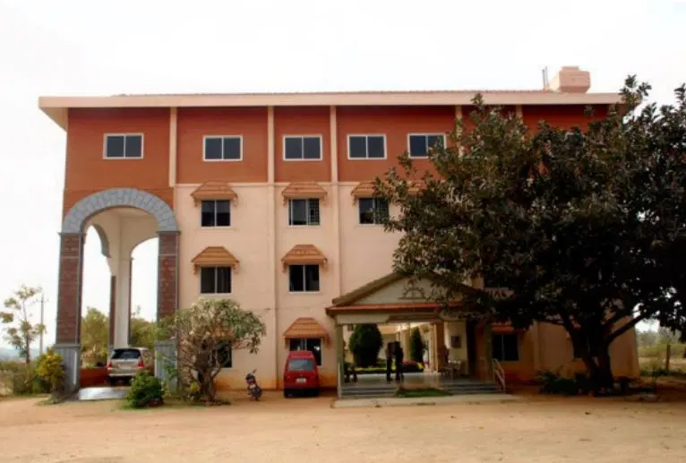 aruna-college-of-nursing_001.jpg