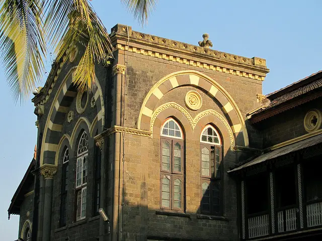 fergusson-college_001.png
