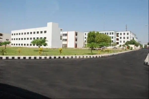 guru-kashi-university_001.jpg