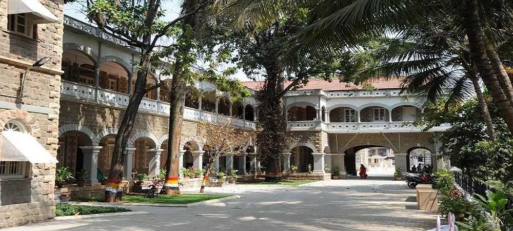 lingaraj-college_001.jpg