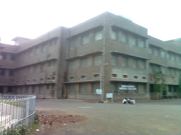 mp-shah-government-medical-college_001.jpg