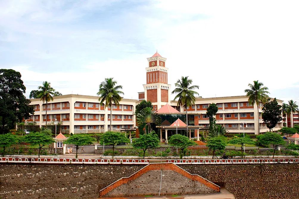 pushpagiri-institute-of-medical-sciences-and-research-centre_001.jpg