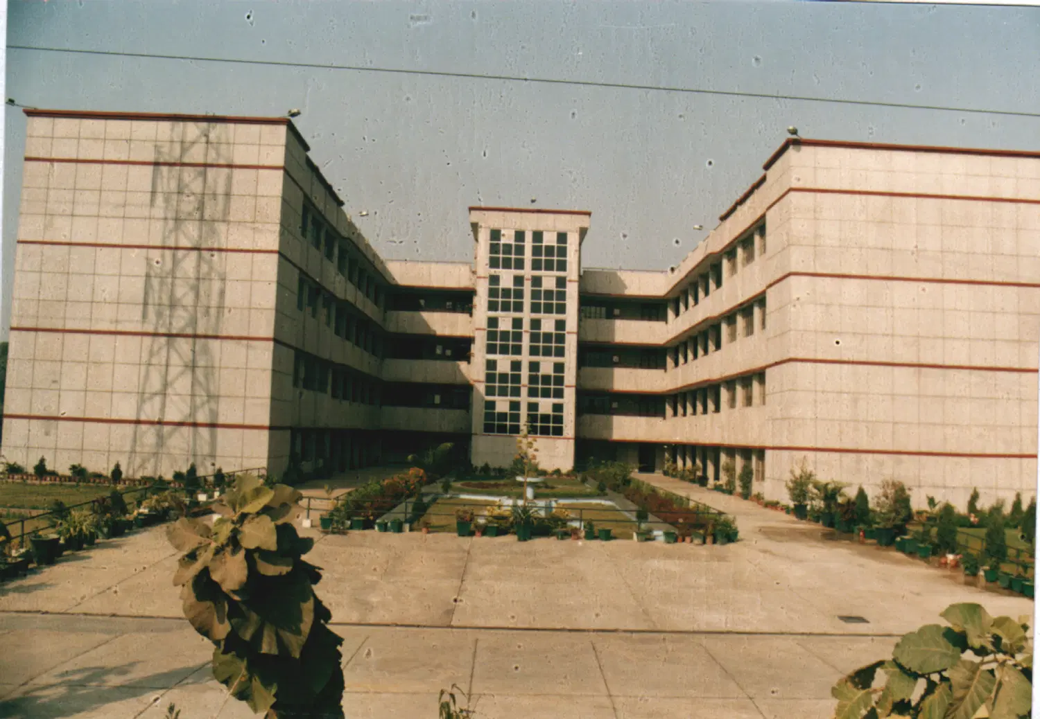 anangpuria-school-of-management-technology_001.jpg
