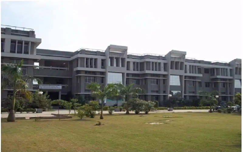 charutar-vidya-mandal-university-cvm-university-anand_001.jpg