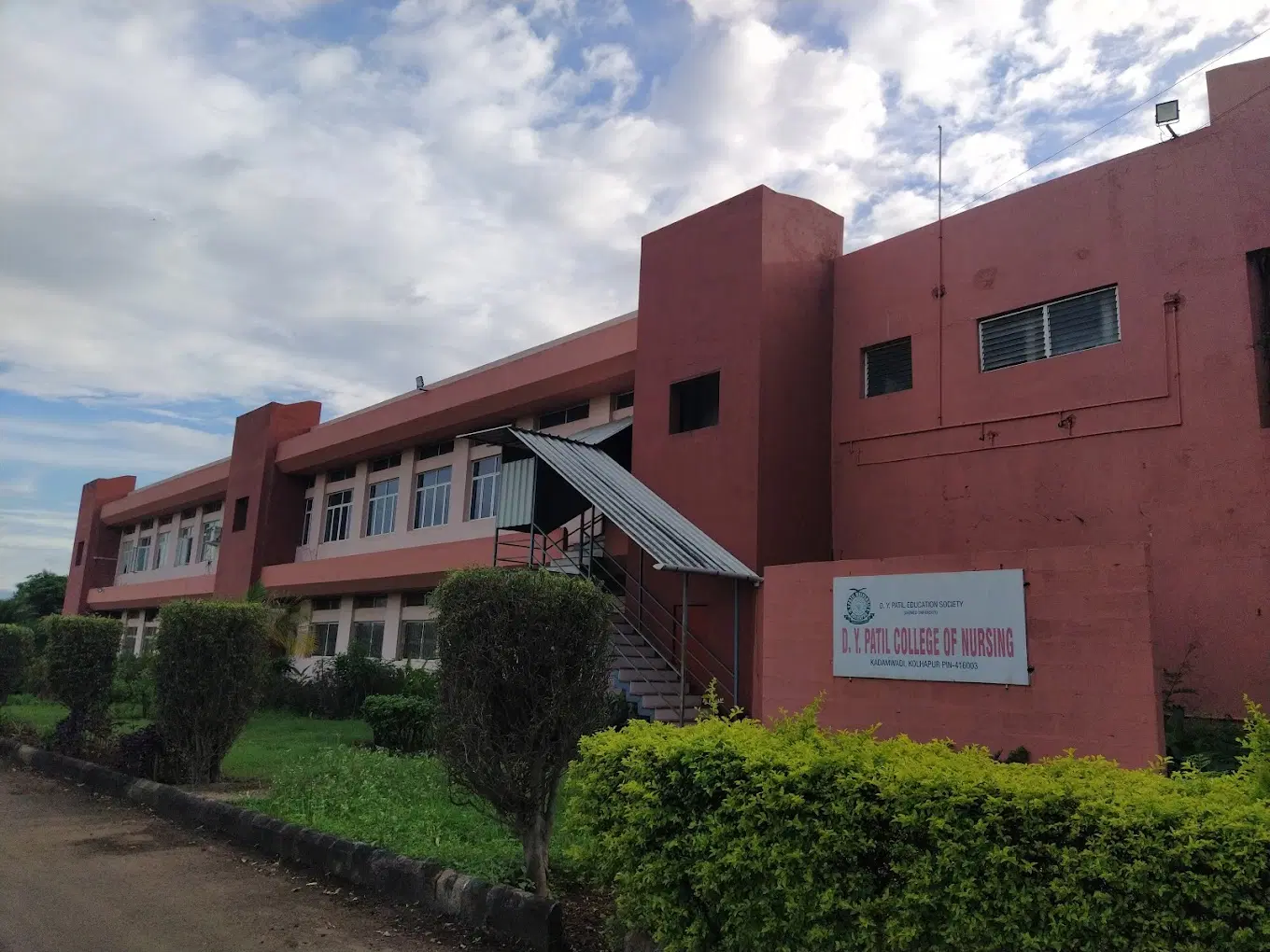 dr-d-y-patil-institute-of-nursing-education_001.jpg