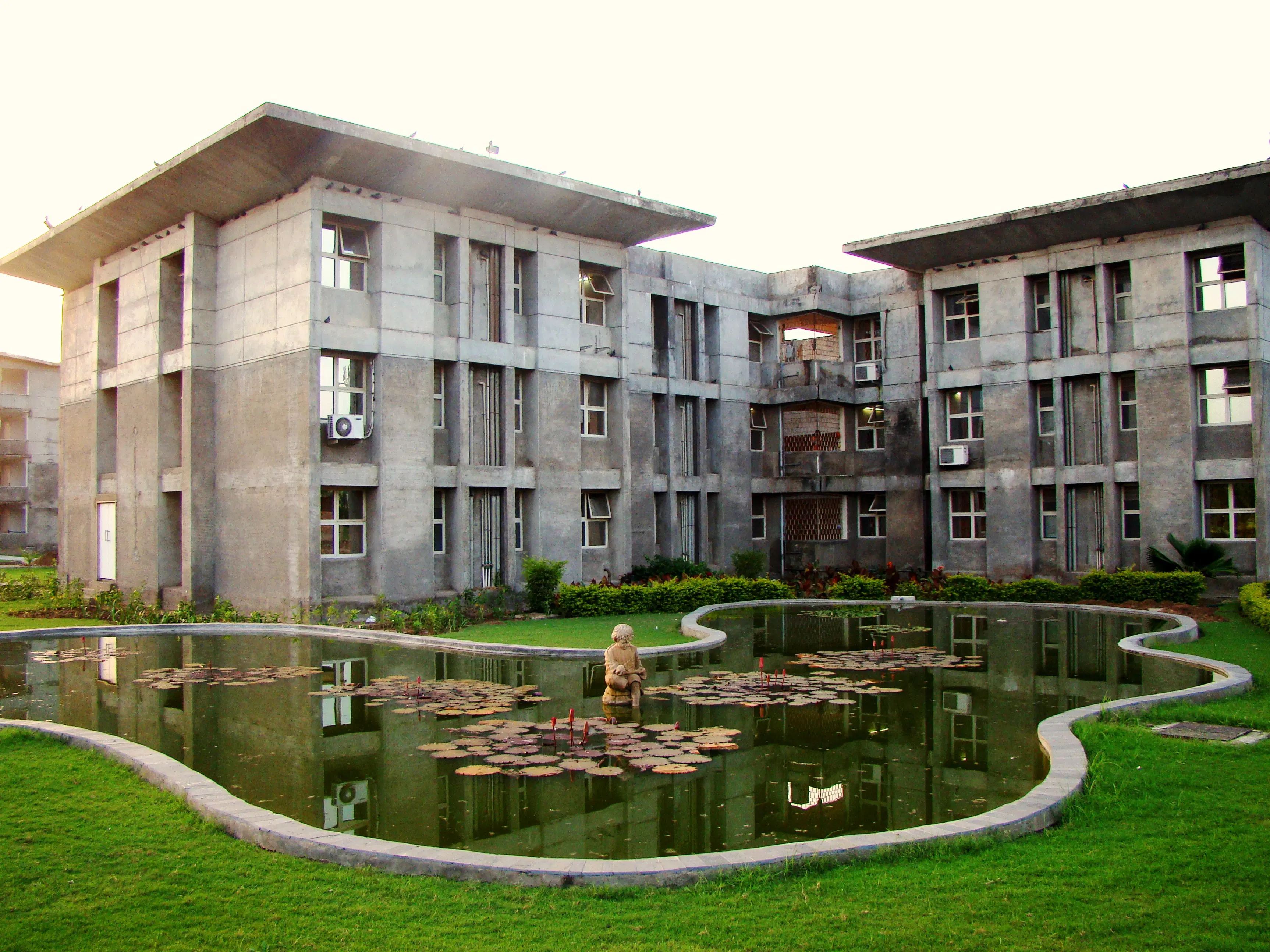 karnavati-school-of-dentistry-karnavati-university-ksd_001.jpg