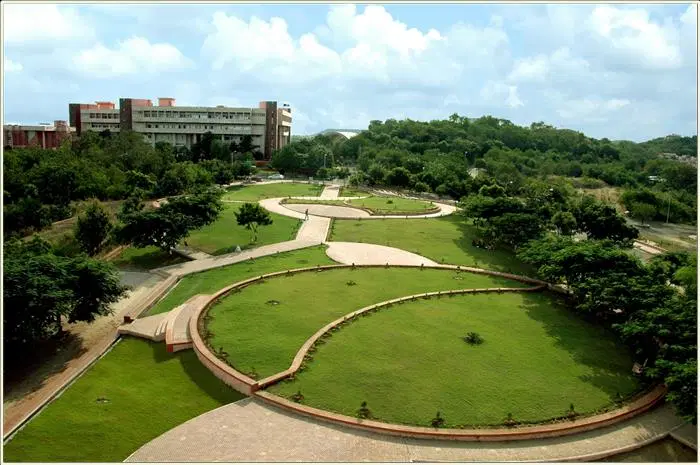 kavayitri-bahinabai-chaudhari-north-maharashtra-university_001.jpg