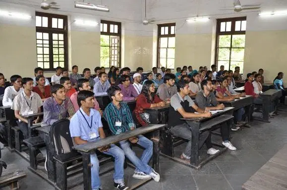 nowrosjee-wadia-college_001.jpg