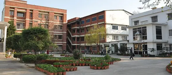 sardar-bhagwan-singh-post-graduate-institute-of-biomedical-science-research_001.jpg
