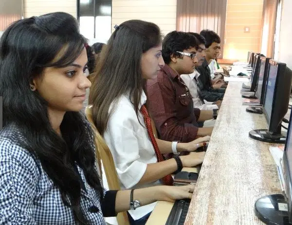 shri-shambhubhai-v-patel-college-of-computer-science-and-business-management_001.jpg