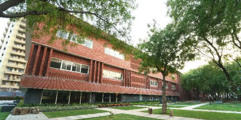 the-lalit-suri-hospitality-school-tlshs-f_001.png