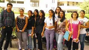 vanita-vishram-womens-university_001.jpg