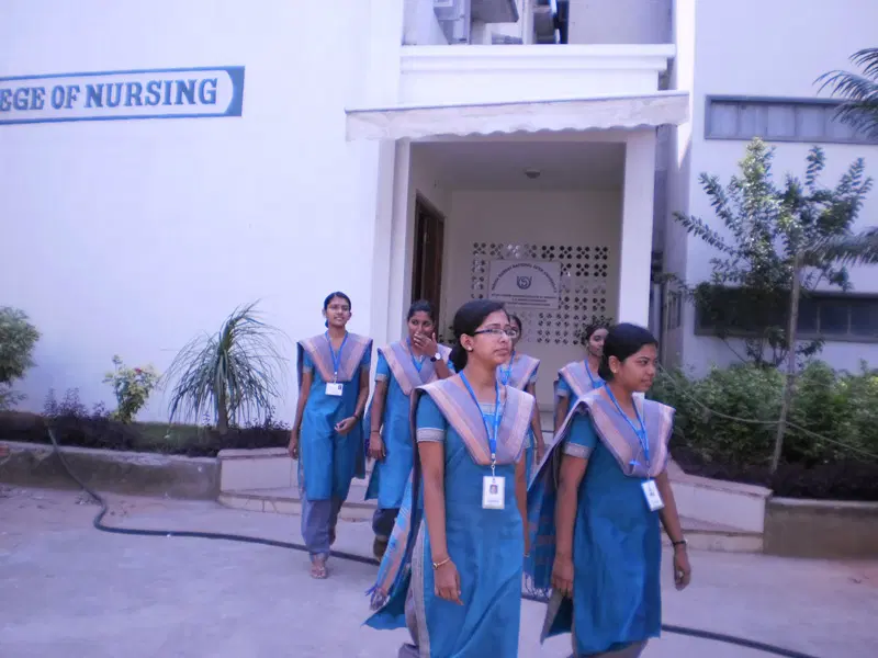 kamineni-school-of-nursing_001.jpg