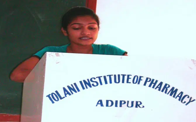 tolani-institute-of-pharmacy_001.png