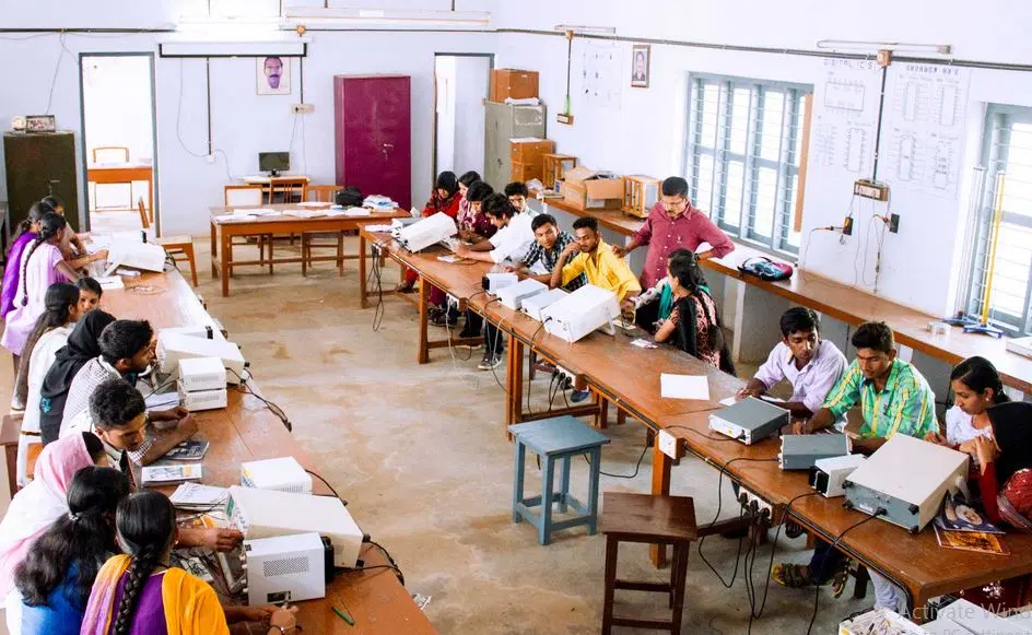 mes-college-nedumkandam_001.jpg
