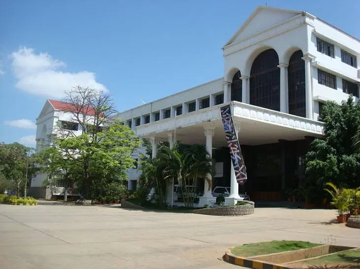 adhiyamaan-college-of-engineering_001.jpg