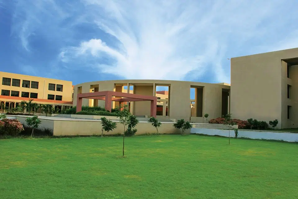 dr-subhash-university_001.jpg