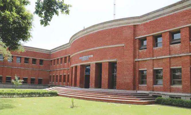 iilm-university_001.png