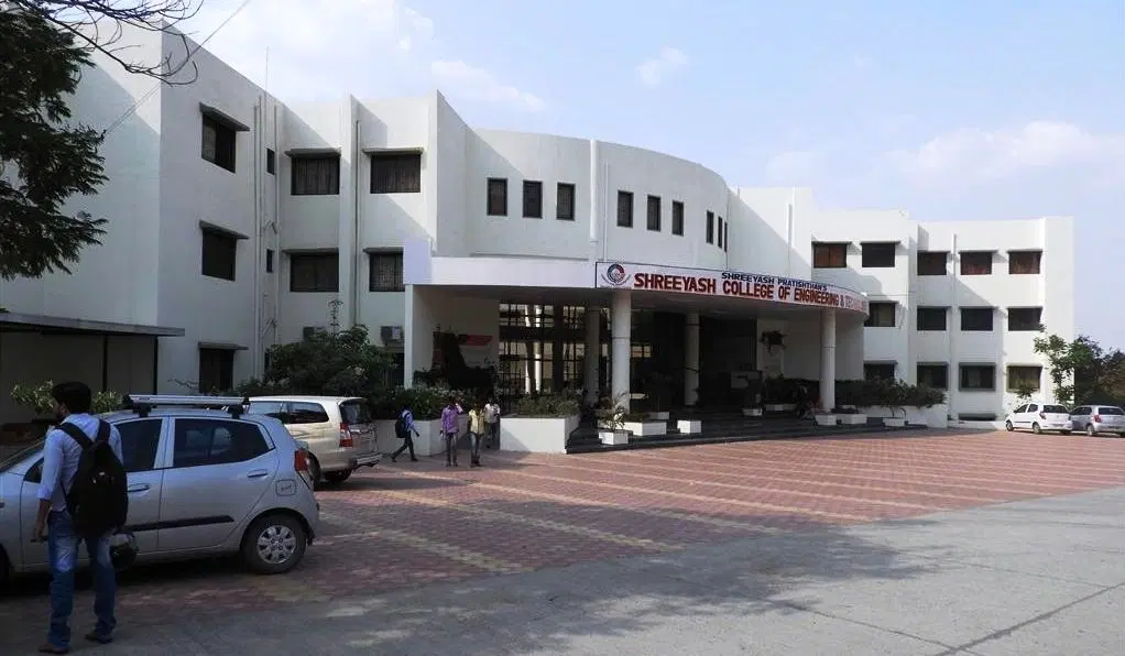 shreeyash-polytechnic_001.jpg