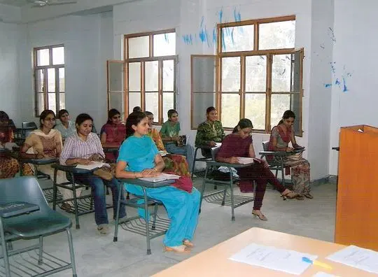 lyallpur-khalsa-college-of-education-for-women_001.jpg