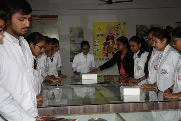 shree-swaminarayan-ayurvedic-college_001.jpg