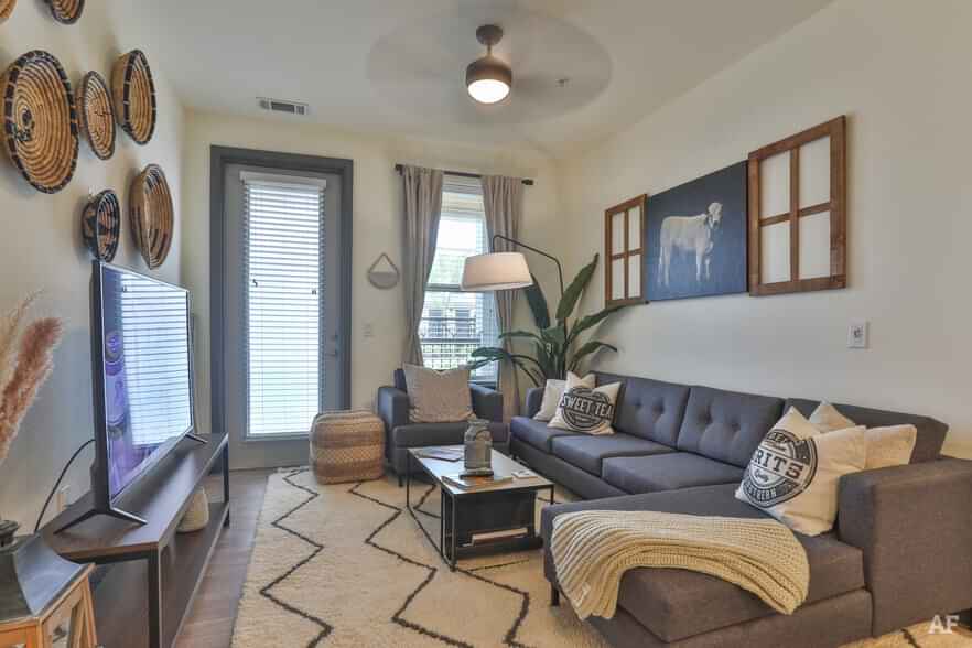 The Nine At Columbia, Columbia - 4