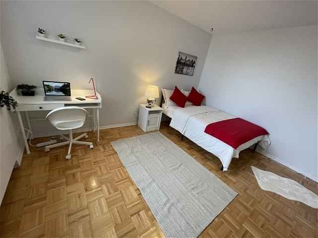 Pearson Housing 100 Wellesley St, Toronto - 1