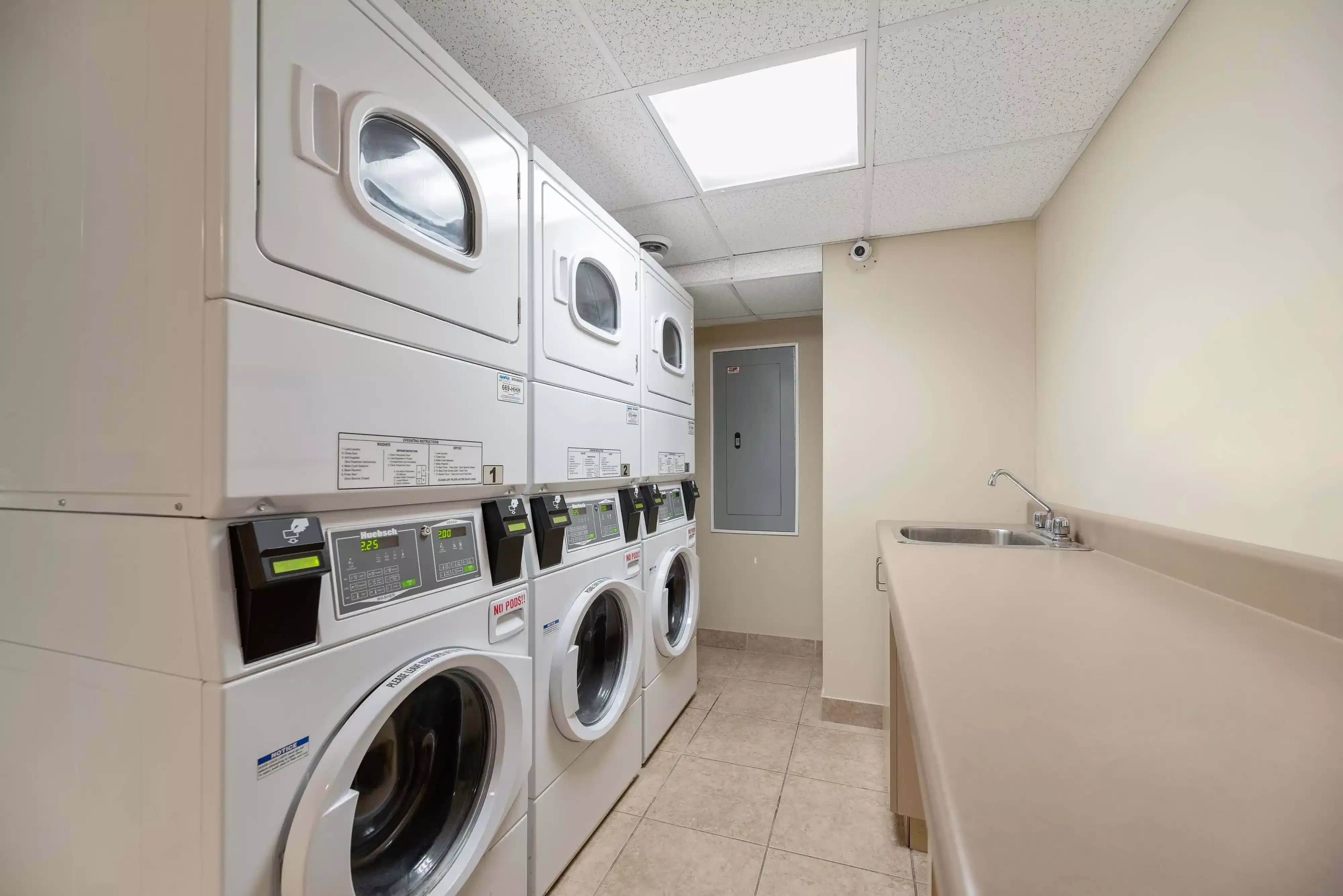 West Village Suites, Hamilton - 3