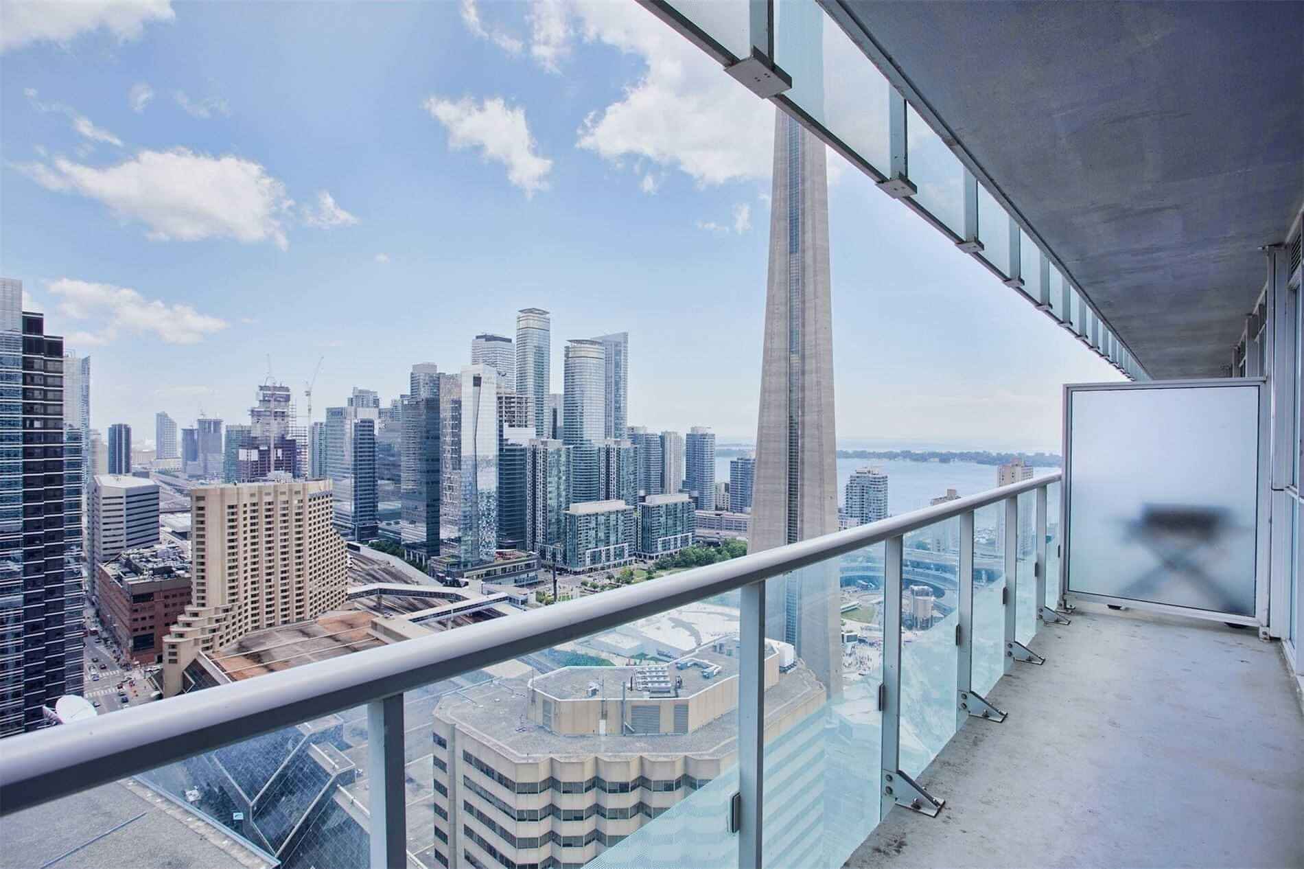 Liwinco 300 Front West, Toronto - 2