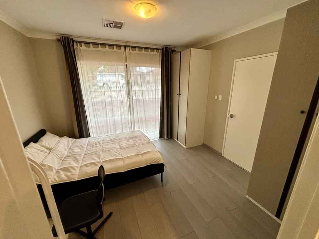 Room in a 4 Bedroom Apartment, 241A Gloucester Street, Victoria Park, Town of Victoria Park, 6100 - 1