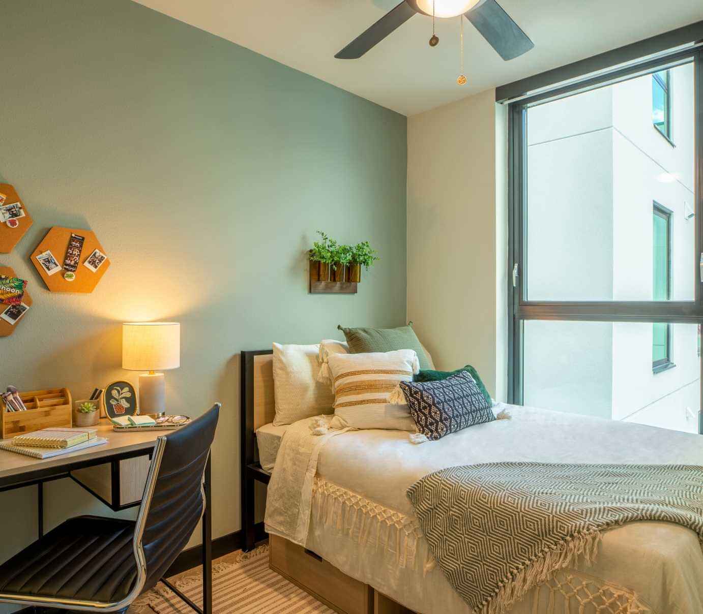 Hub on Campus Gainesville  3rd Ave, Gainesville  - 1