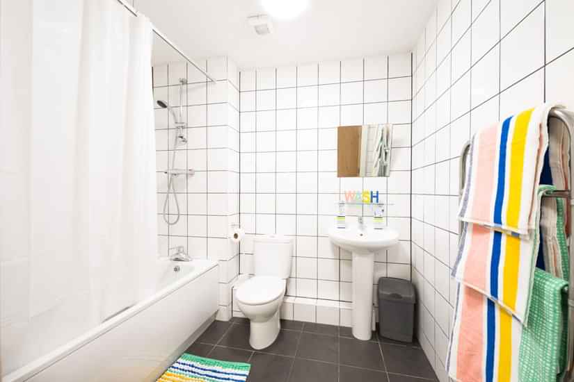 Moss Court, Manchester - 3