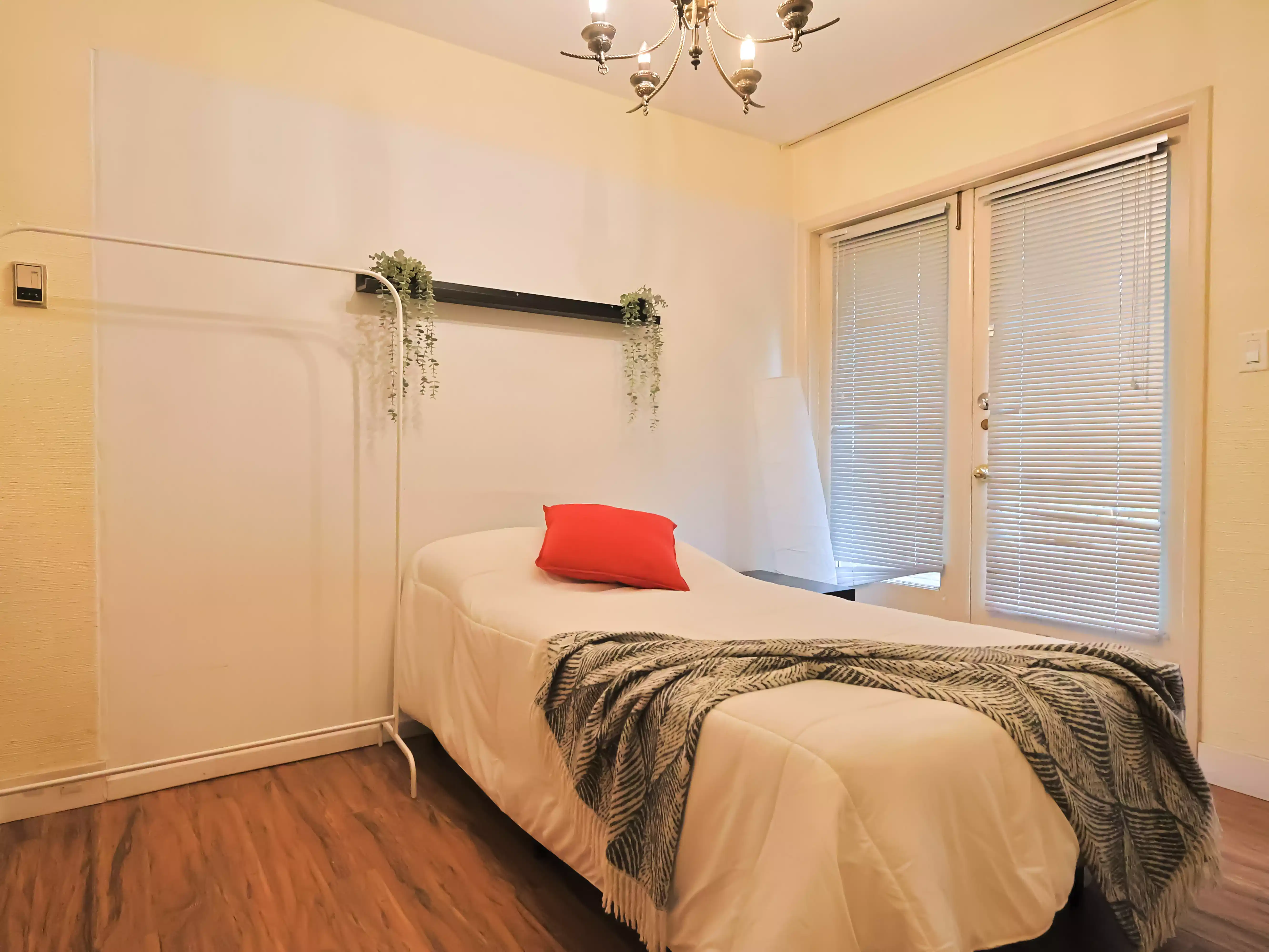 988 W 32nd Ave, Vancouver - 1