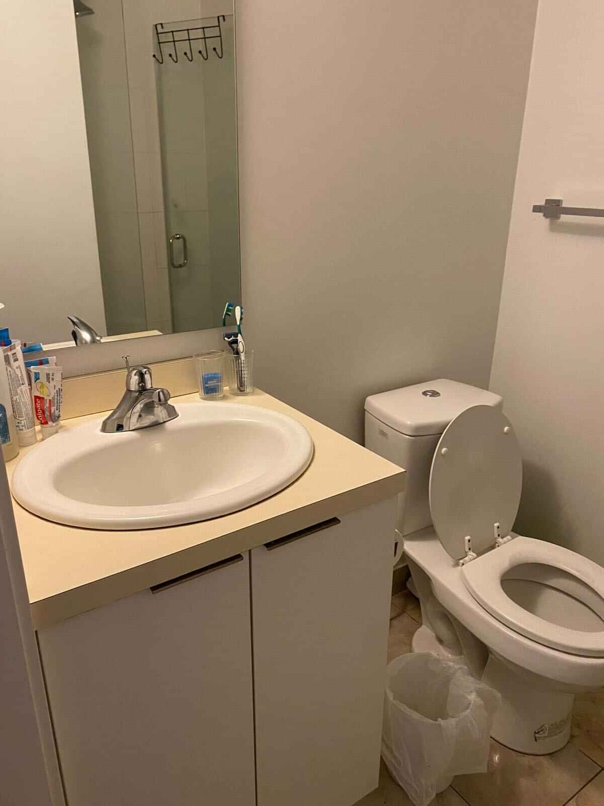 Liwinco M5V 0E9, Toronto - 2