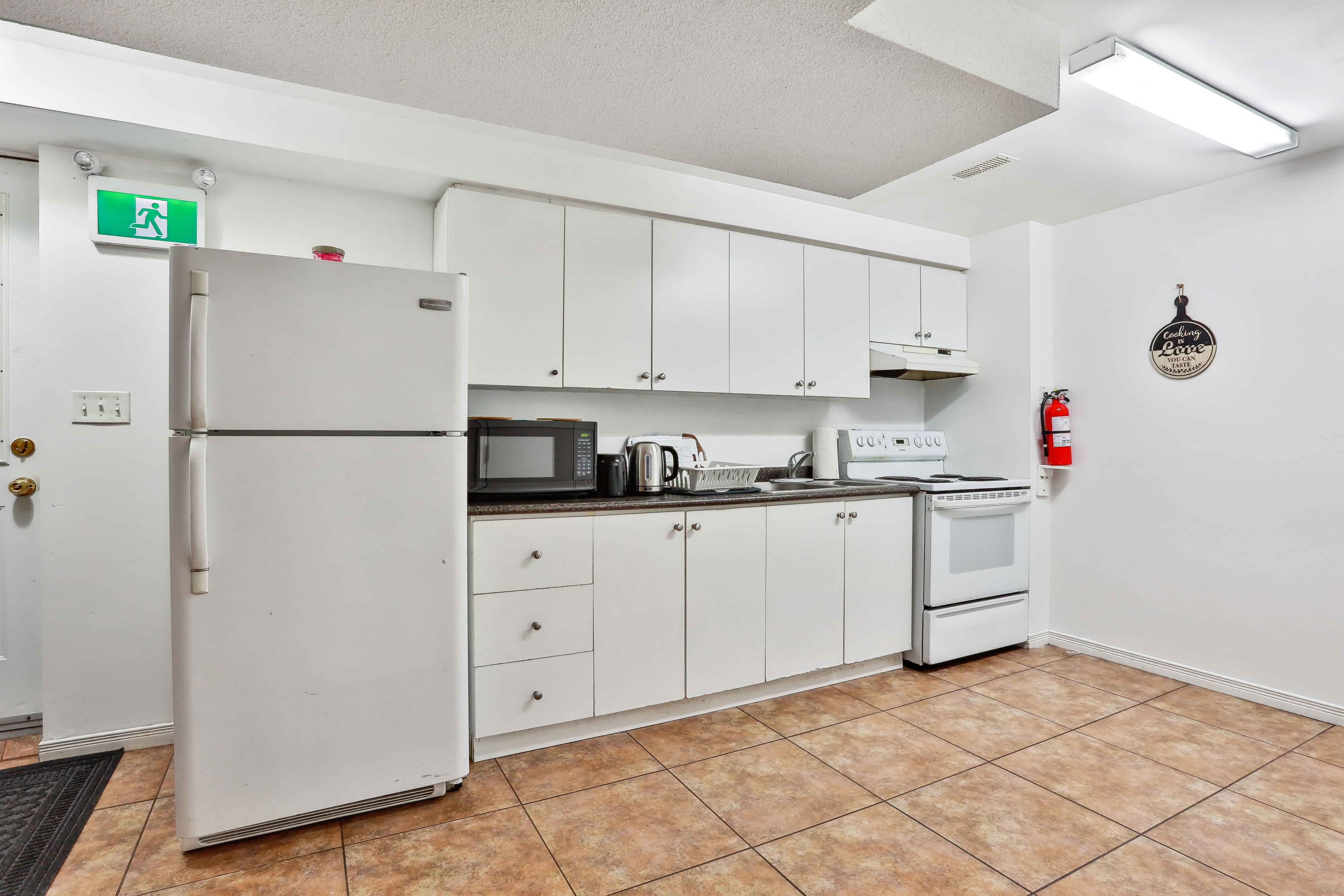 3 Herzberg Gardens North York, Toronto - 4