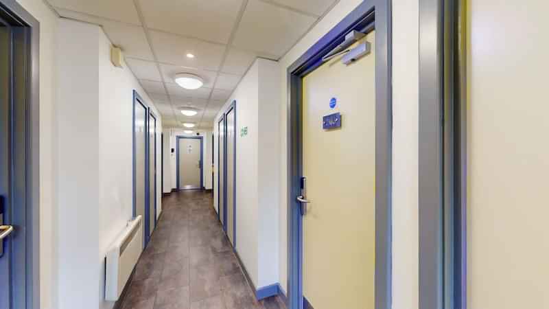 Bright House, Kingston upon Thames - 4