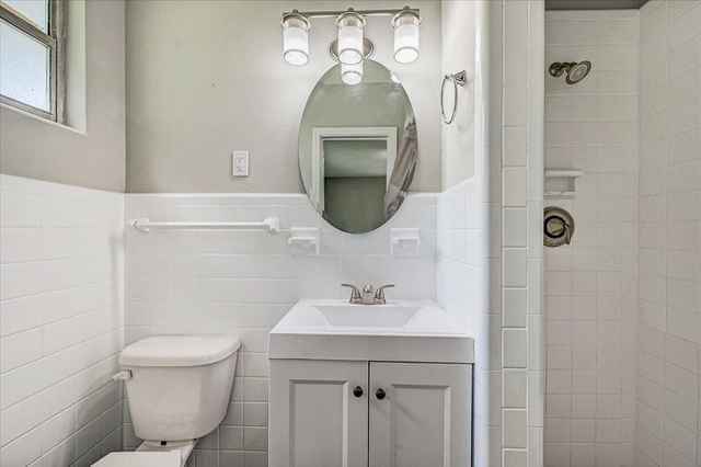 Room in a 8 Bedroom Apartment, FL 32210 (4136)