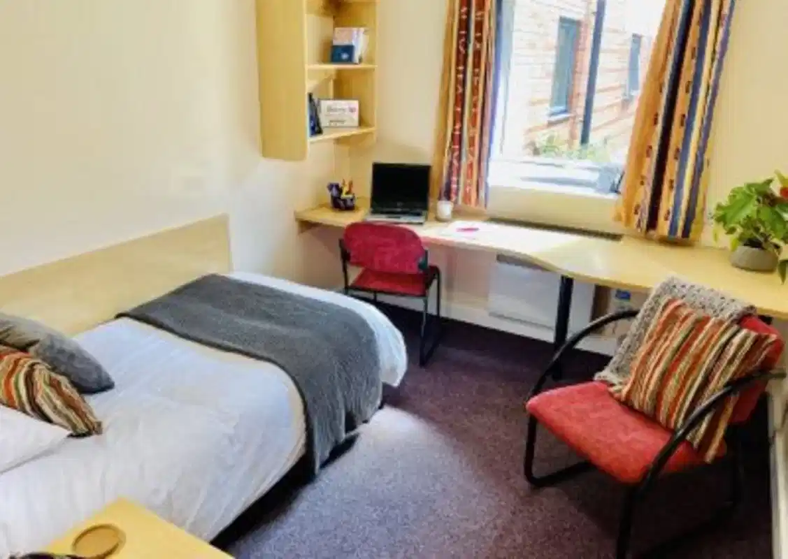 Booth Hall, Crewe (Close to Manchester & Chester Cities) - 1