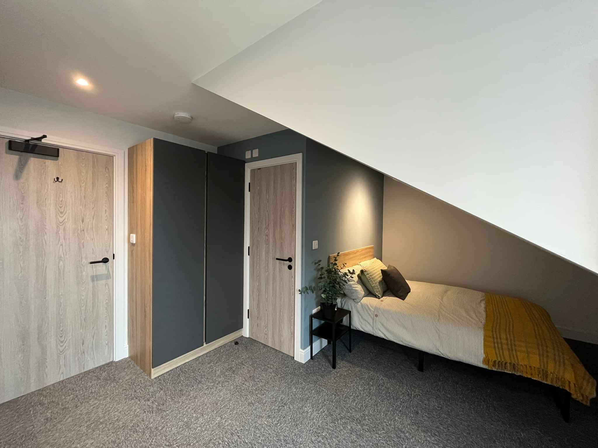 Commercial Point, Nottingham - 5