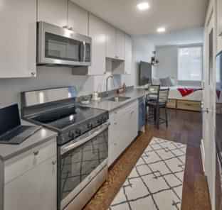 Studio – Studio – Image 3