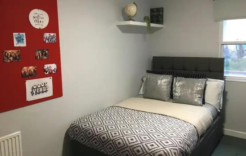 Essential 5 Bed – Ensuite – Image 2