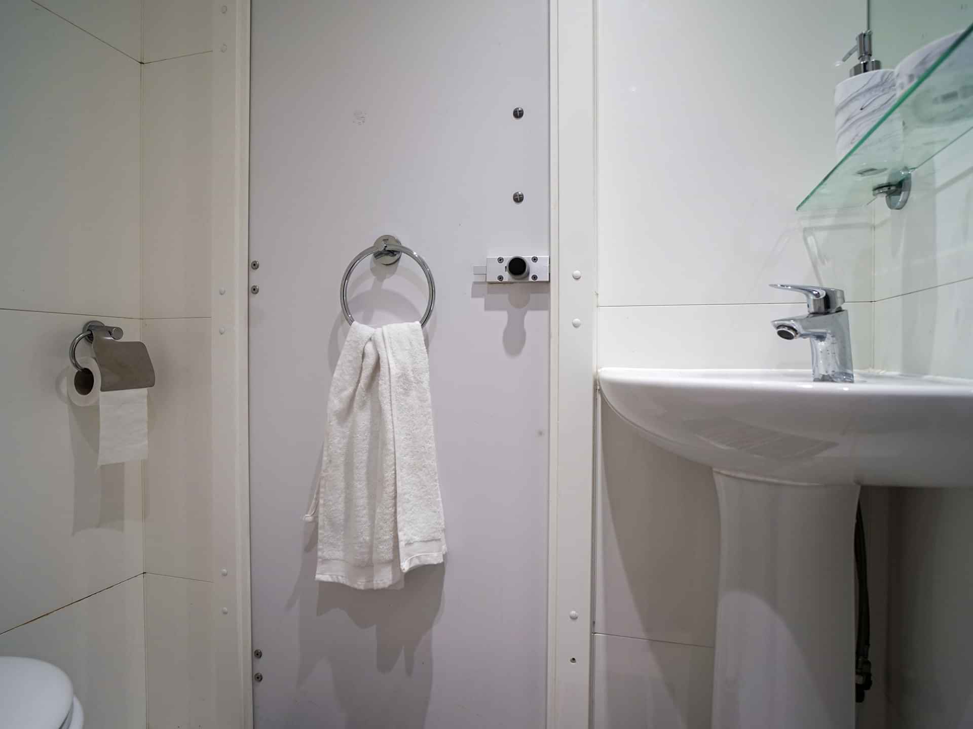 Ensuite – Ensuite – Image 3