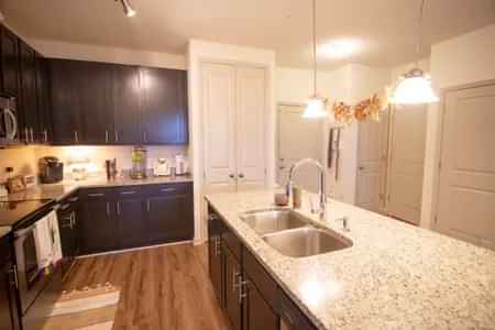 2BD/2BA (2 Bed 2 Bath) – Ensuite – Image 2