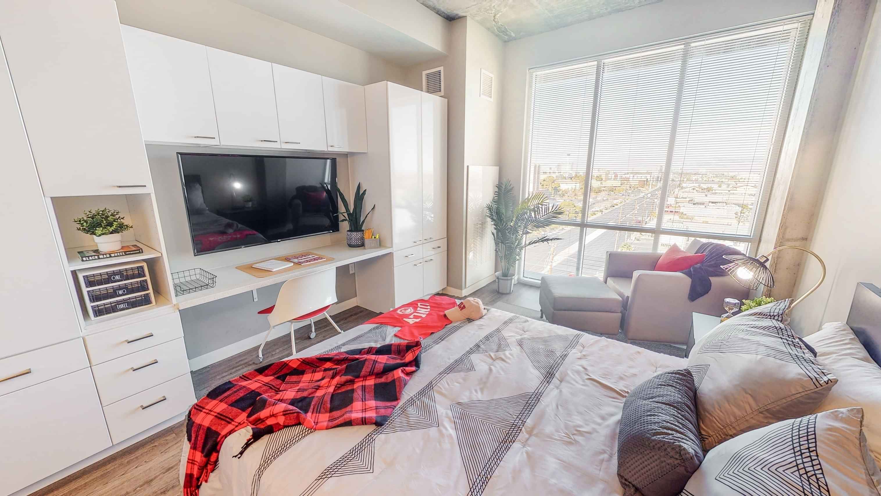 Studio Suite – 2b – Image 1