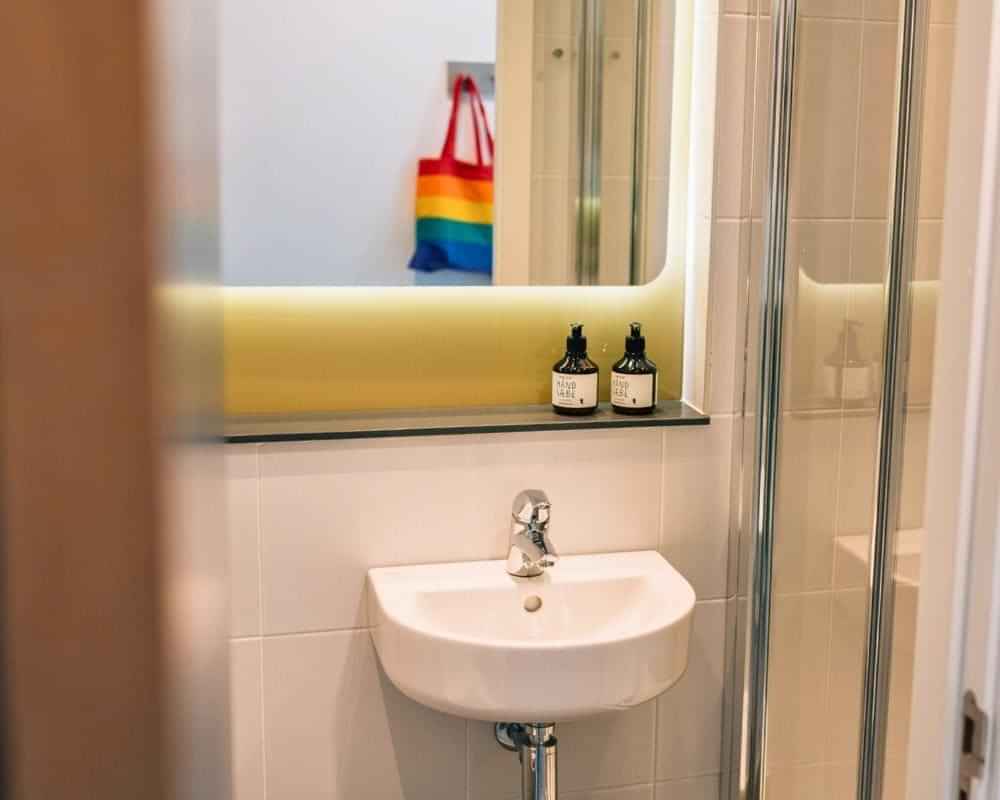 Superior Plus En-suite – Ensuite – Image 2